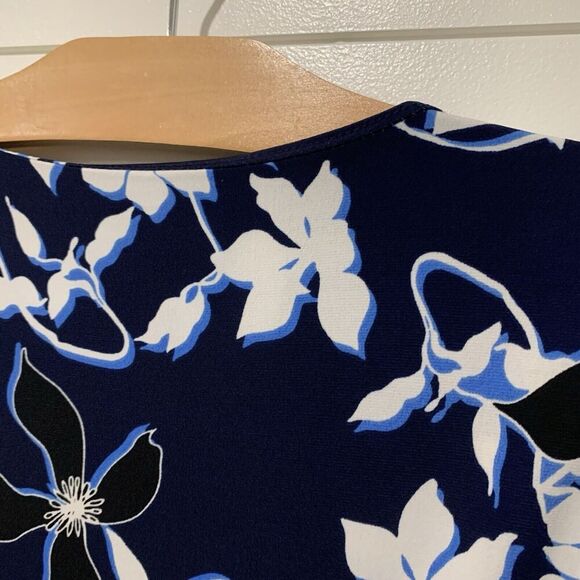 Pea in a Pod | Dress Wrap Floral Navy Knee Length Short Sleeve Maternity- Small - Picture 7 of 9